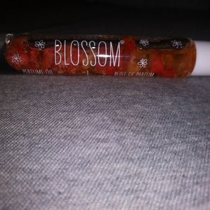 Perfume oil infused with real flowers